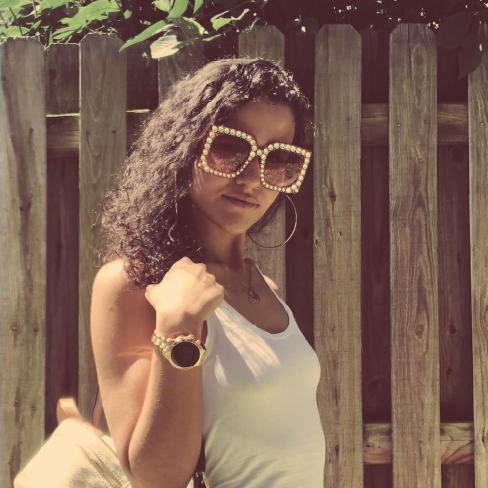 Meet your Posher, Kayla